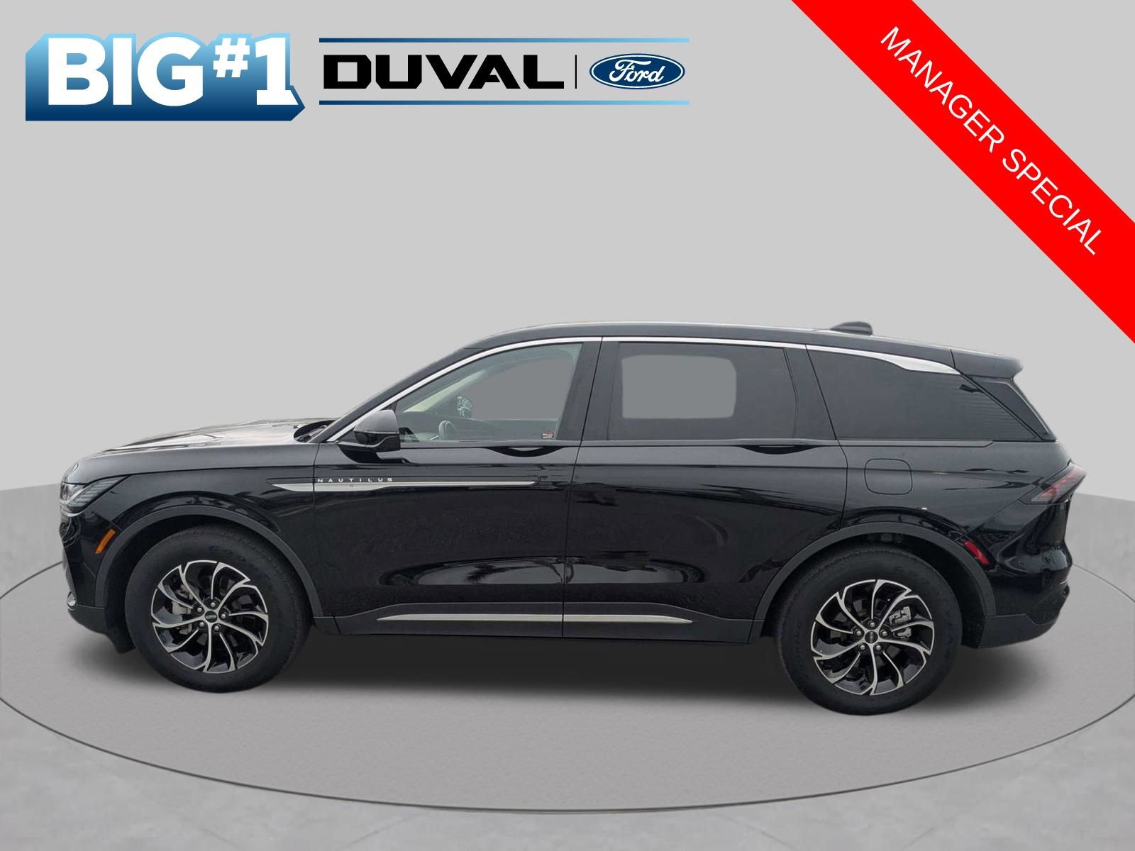 Used 2025 Lincoln Nautilus Premier AWD/4WD image 7
