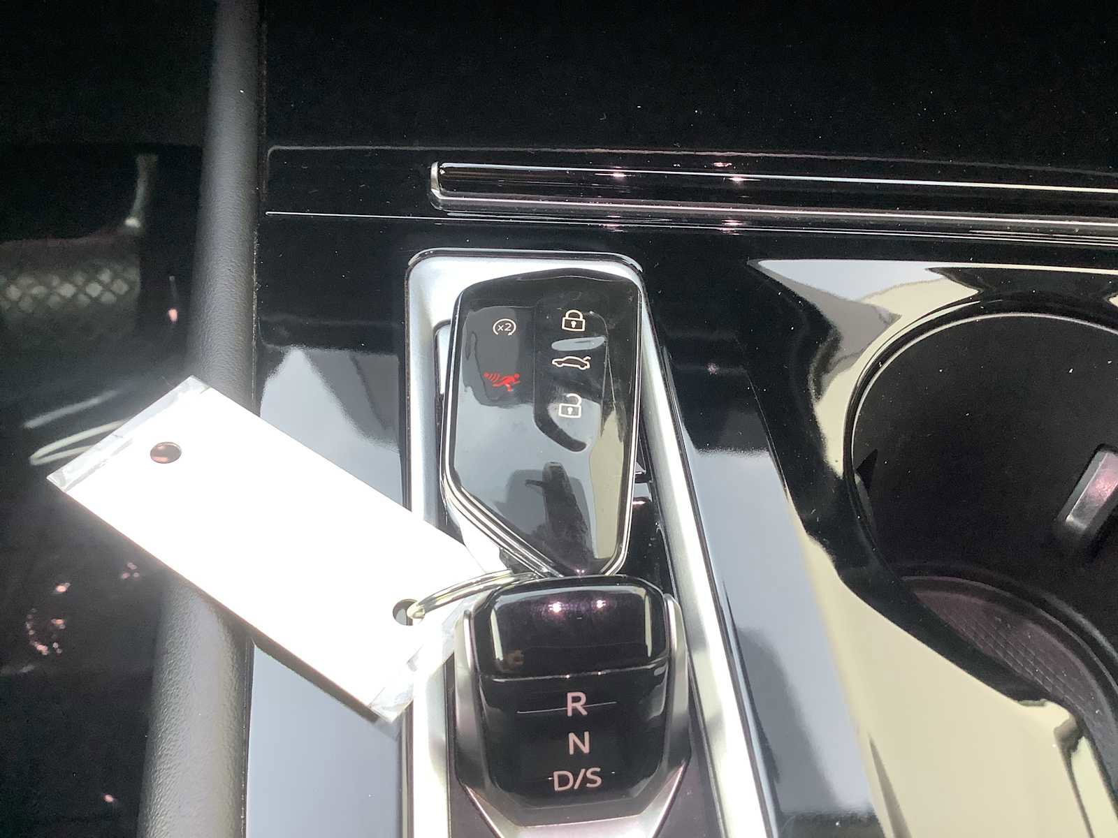 Used 2024 Volkswagen Atlas SE image 19