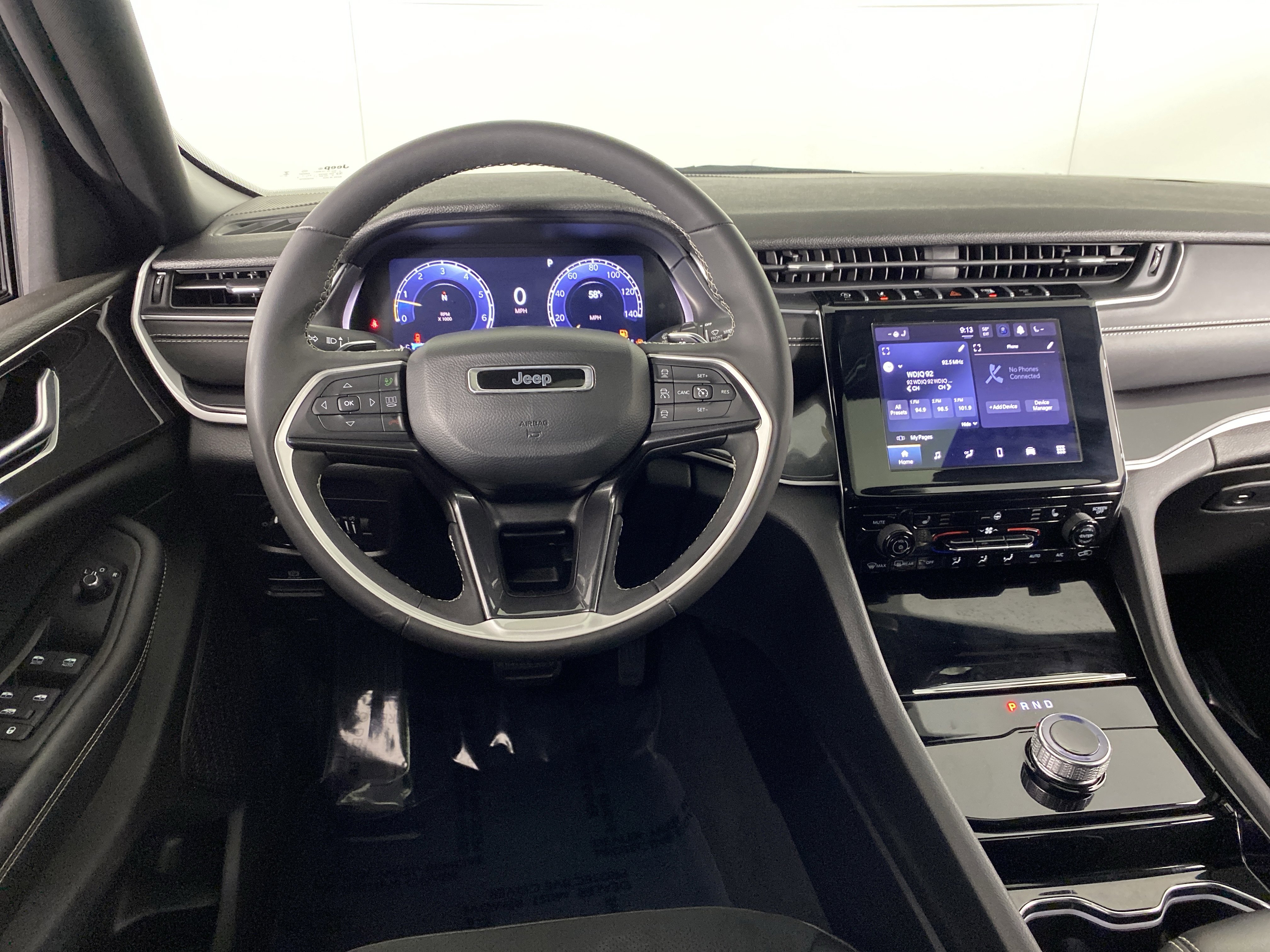 Used 2023 Jeep Grand Cherokee Altitude AWD/4WD image 39