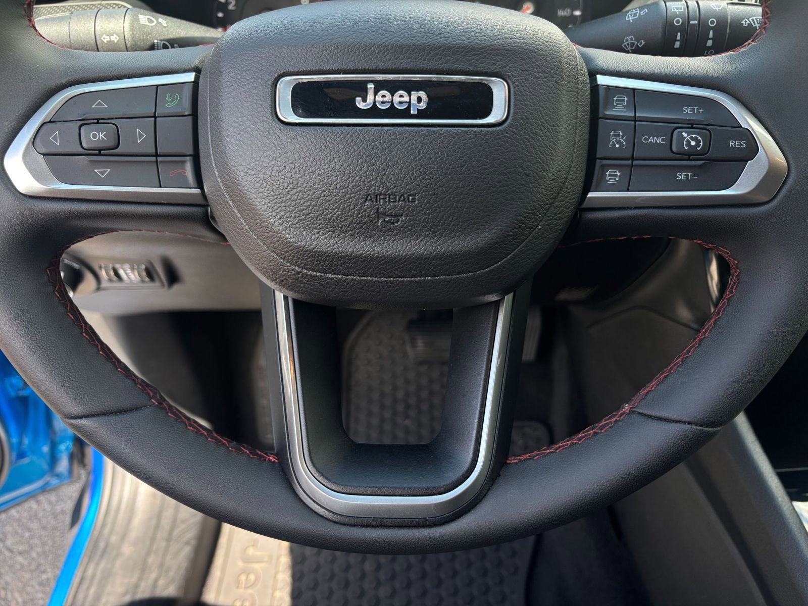 Used 2025 Jeep Compass Trailhawk AWD/4WD image 27