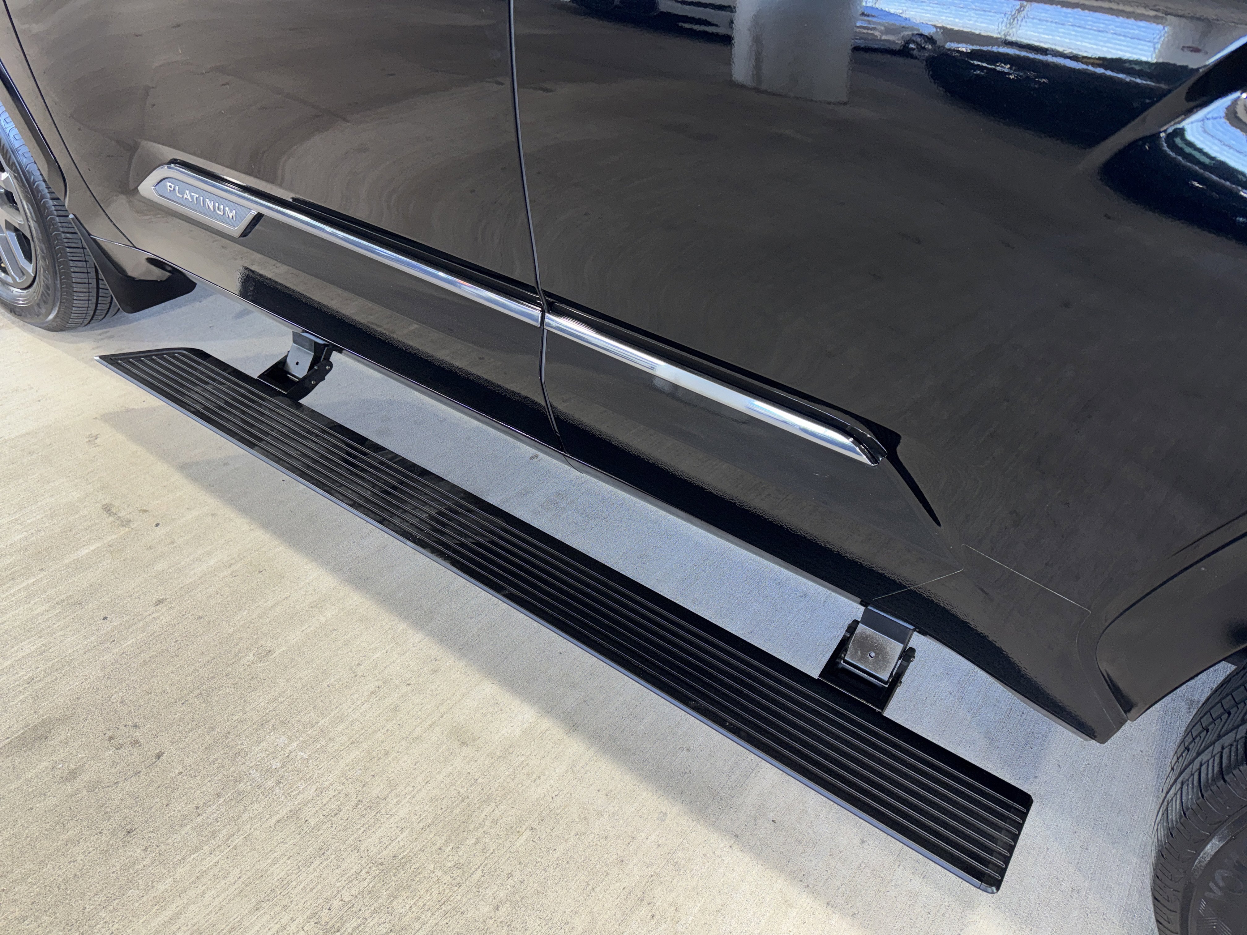 Used 2025 Toyota Sequoia Platinum image 39