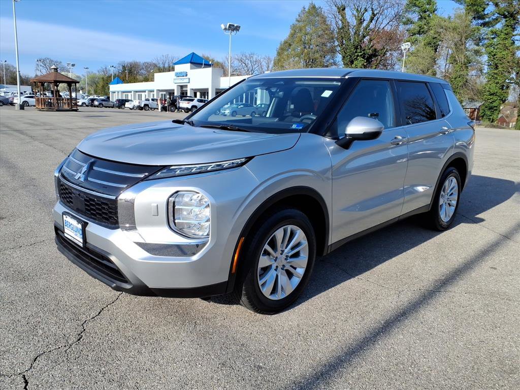 Used 2025 Mitsubishi Outlander ES image 8