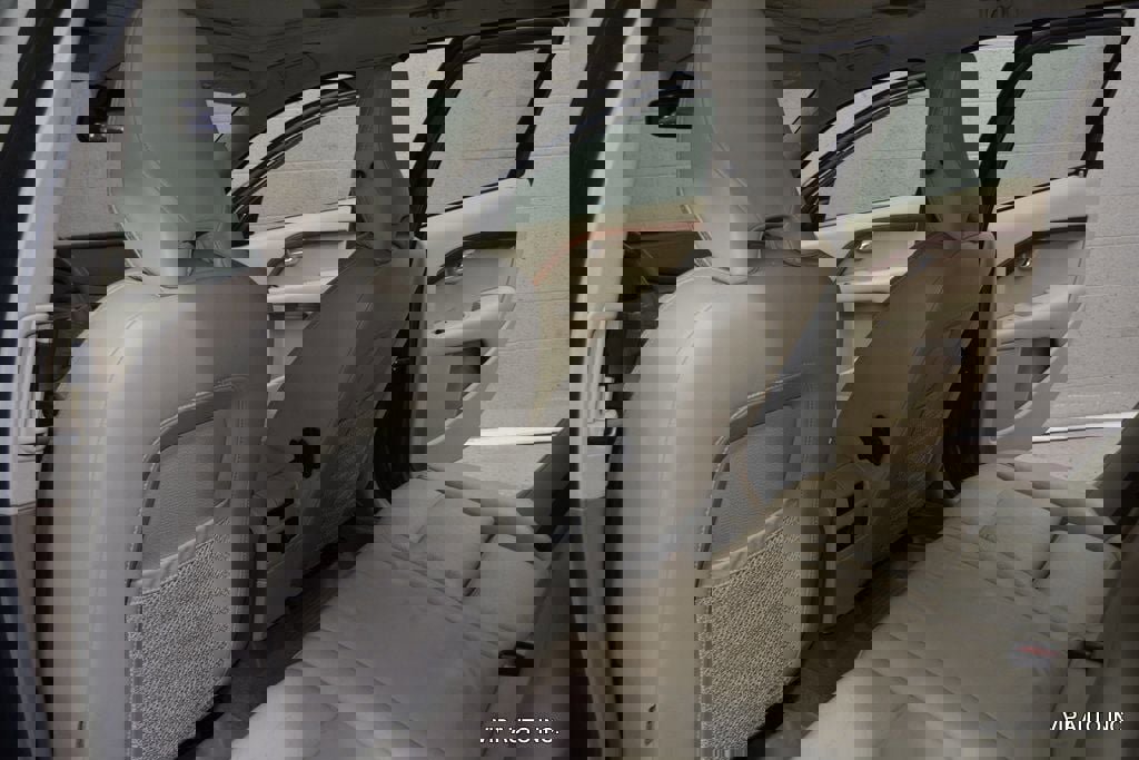 Used 2010 Volvo XC70 3.2 image 20