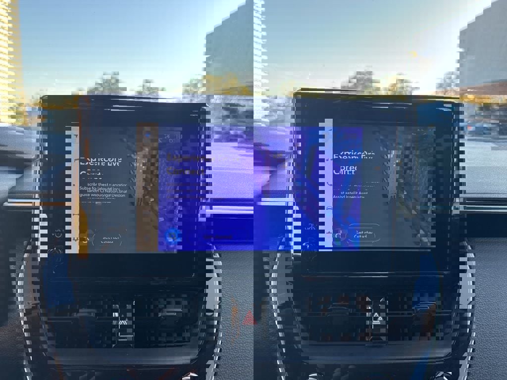 Used 2025 Toyota Corolla LE image 19