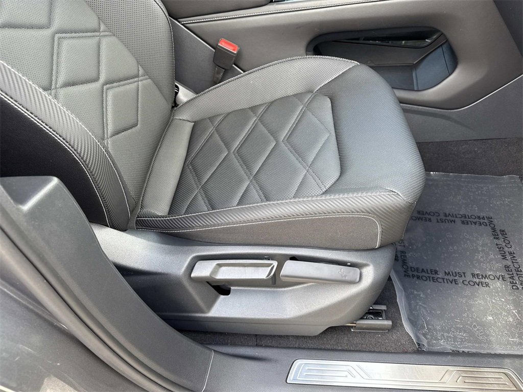 Used 2025 Volkswagen Atlas Cross Sport SE image 28