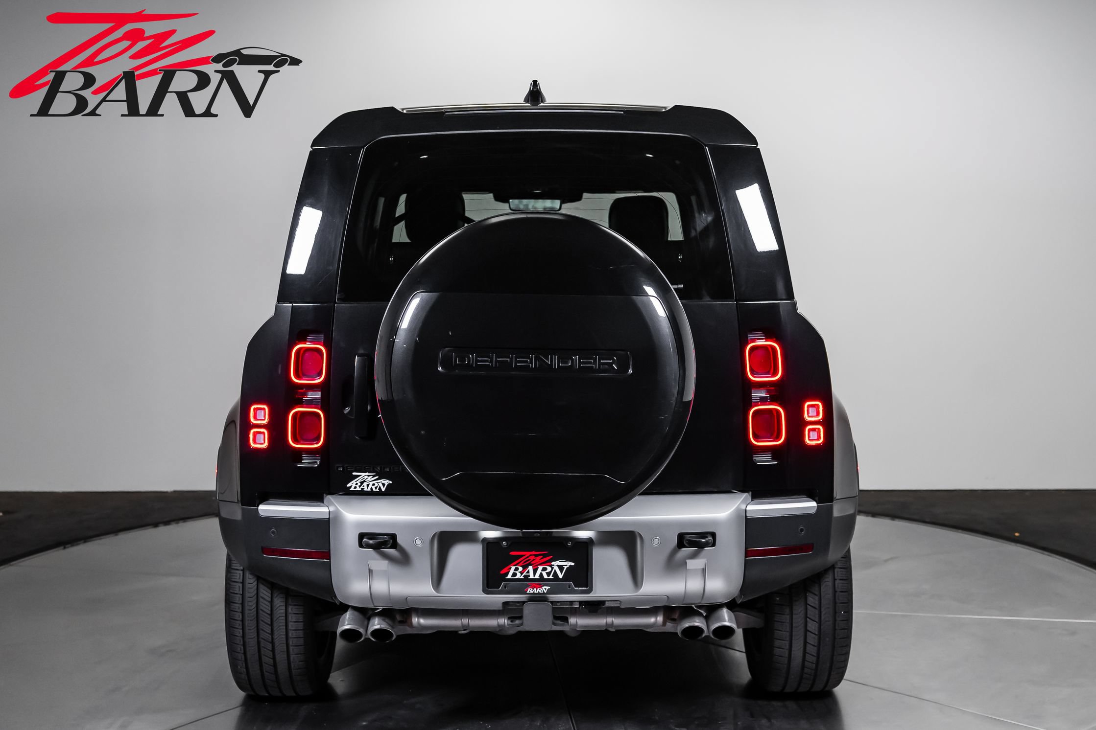 Used 2024 Land Rover Defender 110 SE AWD/4WD image 4