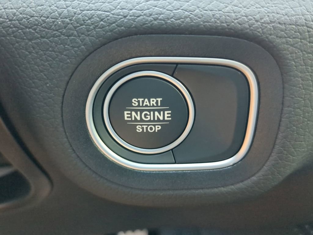 Used 2025 Mercedes-Benz GLE 450e 4MATIC image 16