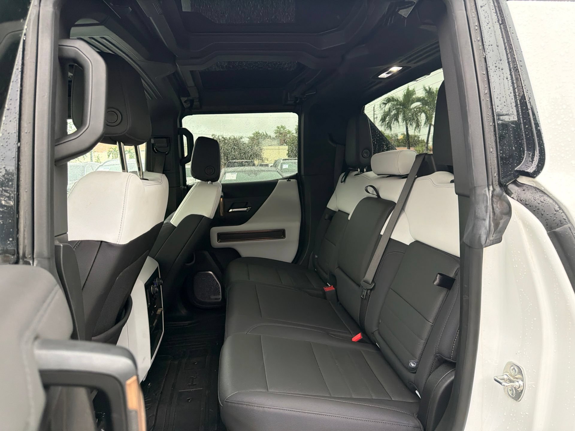 Used 2025 GMC Hummer EV 2X w/ LPO, Sport Package AWD/4WD image 13