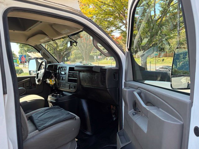 Used 2022 Chevrolet Express 3500 w/ Power Convenience Package RWD image 27