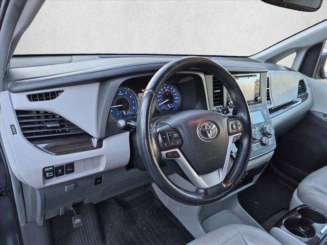Used 2019 Toyota Sienna XLE w/ XLE Navigation Package FWD image 9