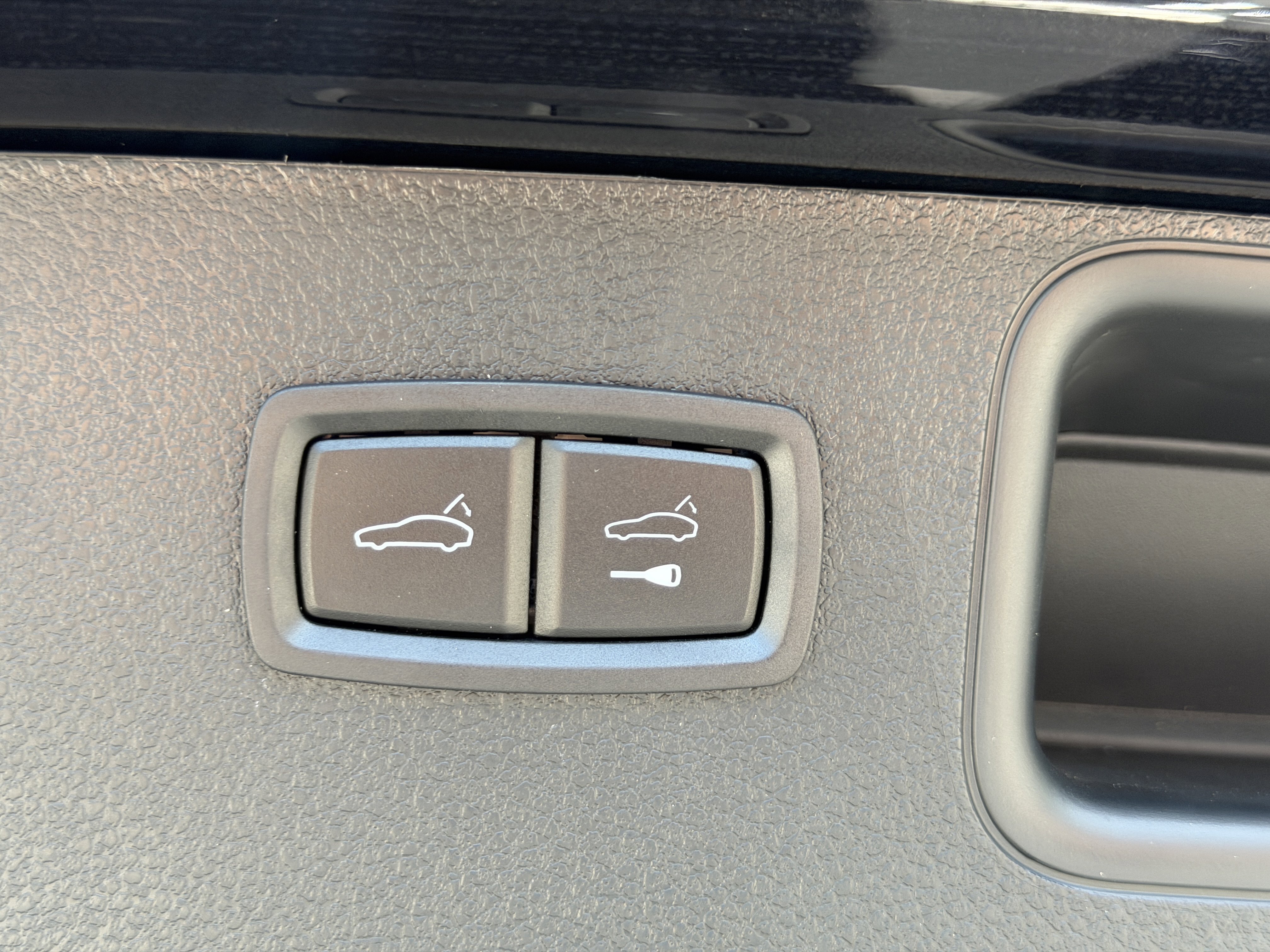 Certified 2025 Porsche Macan image 16