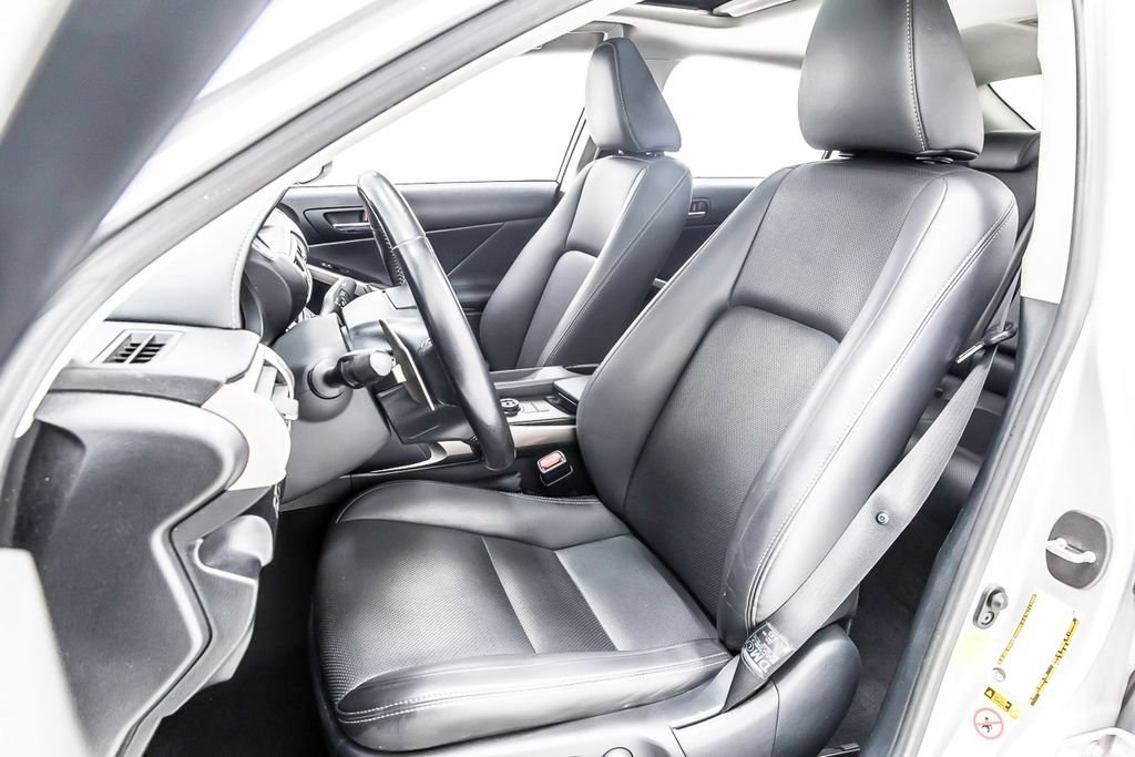 Used 2016 Lexus IS 200t RWD image 28