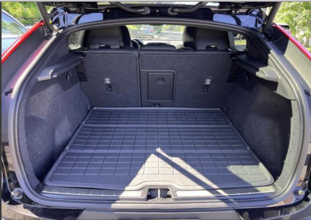 Certified 2023 Volvo C40 P8 Recharge Plus w/ Protection Package Premier AWD/4WD image 20