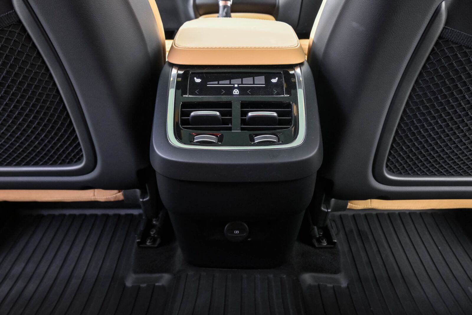 Certified 2022 Volvo XC90 T6 Inscription w/ Advanced Package AWD/4WD image 19
