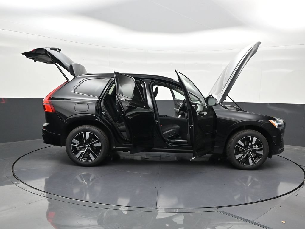 New 2026 Volvo XC60 B5 Plus AWD/4WD image 30