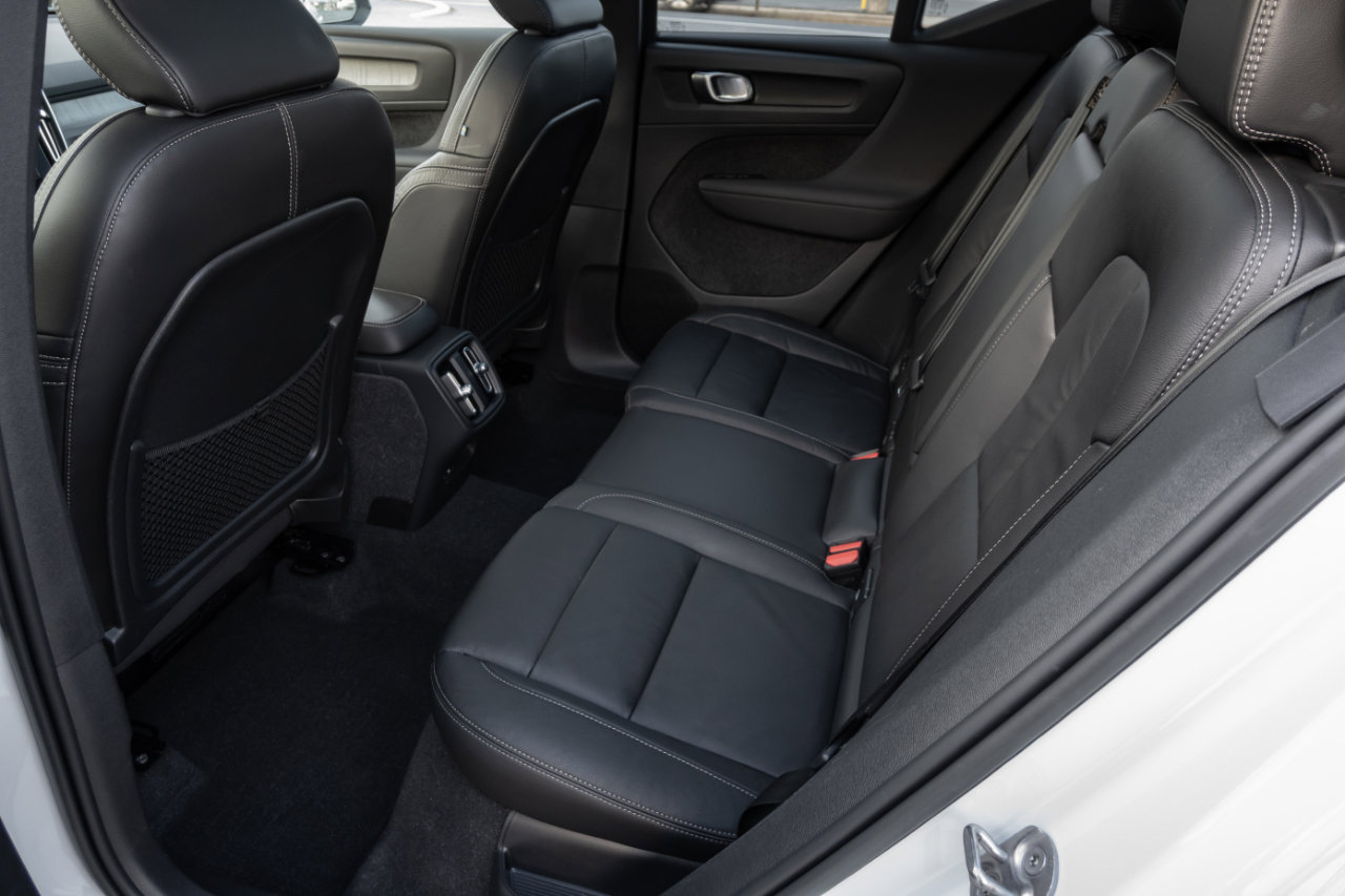 Used 2023 Volvo XC40 B5 Plus image 22