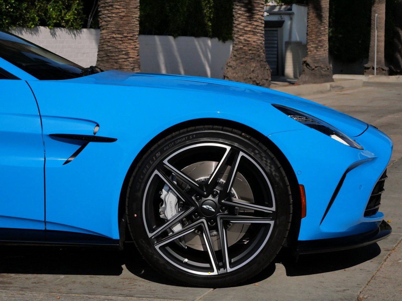 New 2026 Aston Martin V8 Vantage Coupe image 4