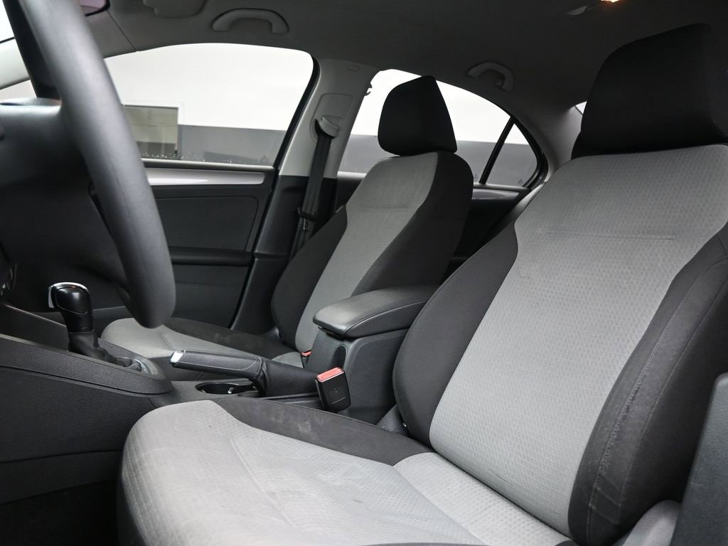 Used 2017 Volkswagen Jetta S image 11