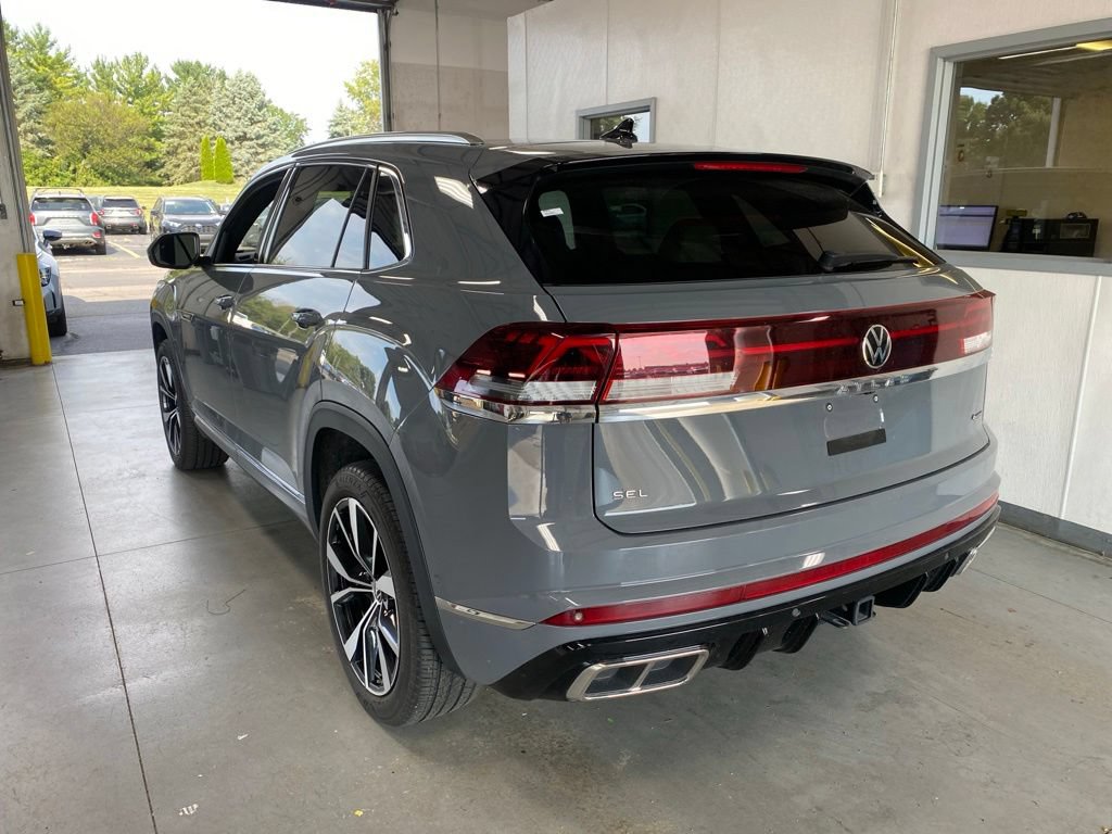 Used 2024 Volkswagen Atlas Cross Sport SEL Premium R-Line AWD/4WD image 2