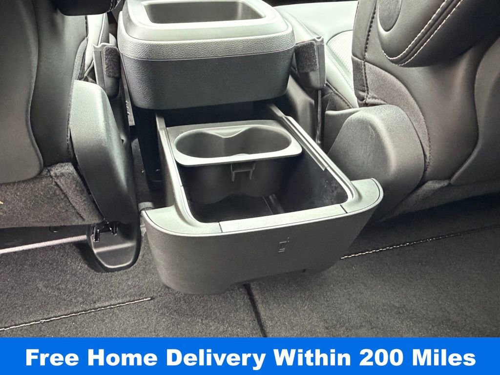 Used 2026 Chrysler Pacifica Select image 36