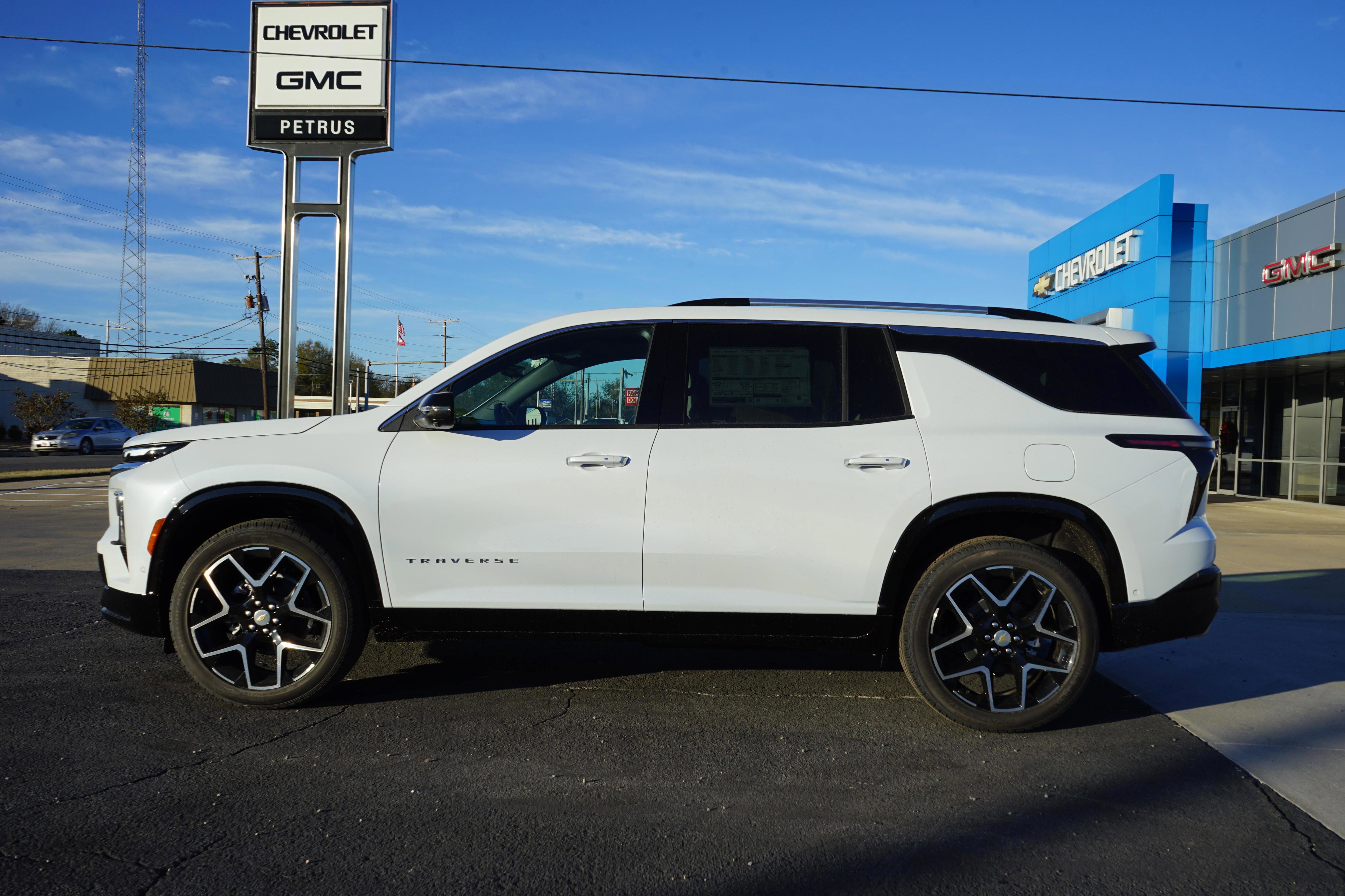 New 2026 Chevrolet Traverse High Country image 2