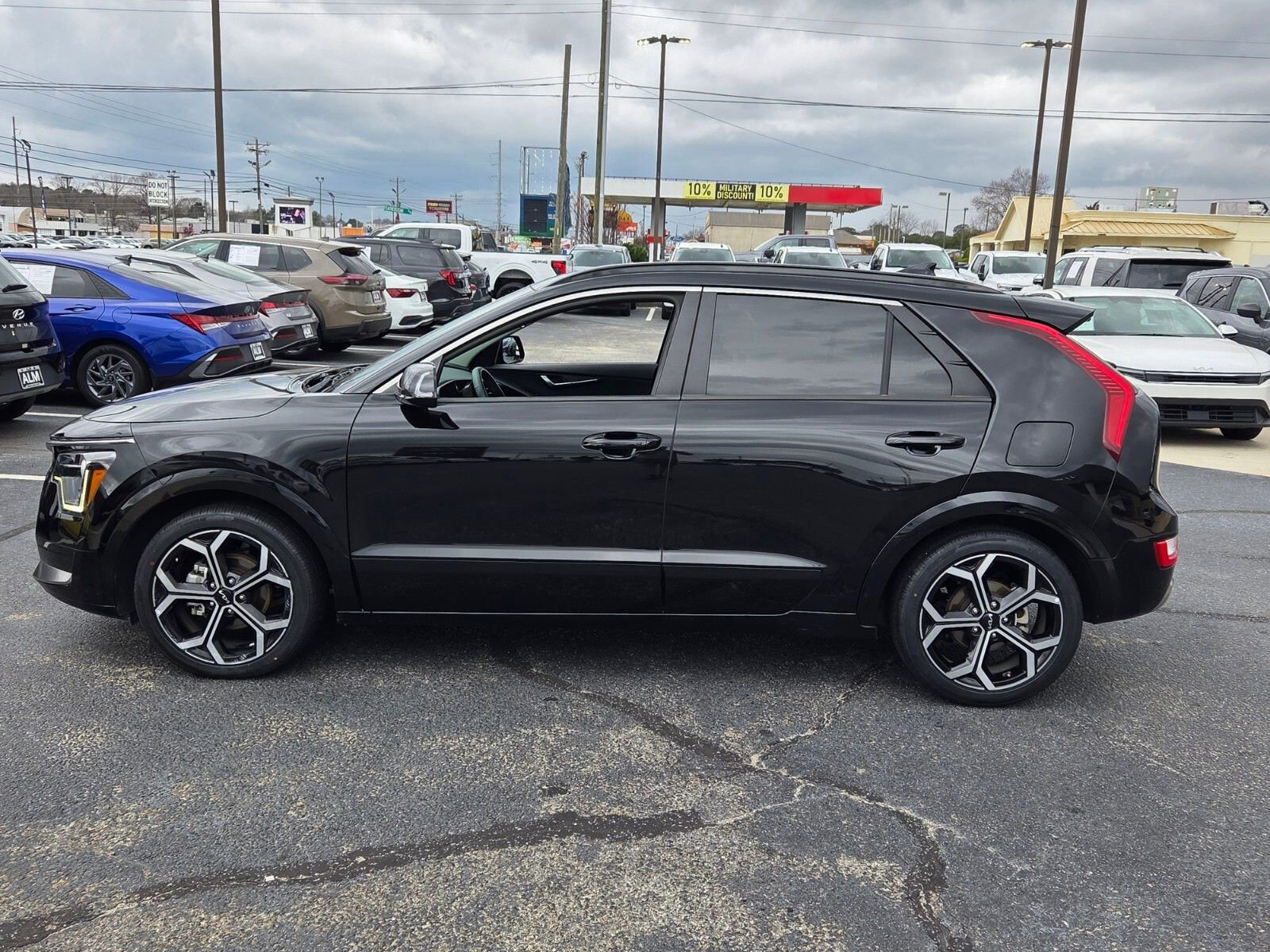 Used 2023 Kia Niro EX Touring image 4