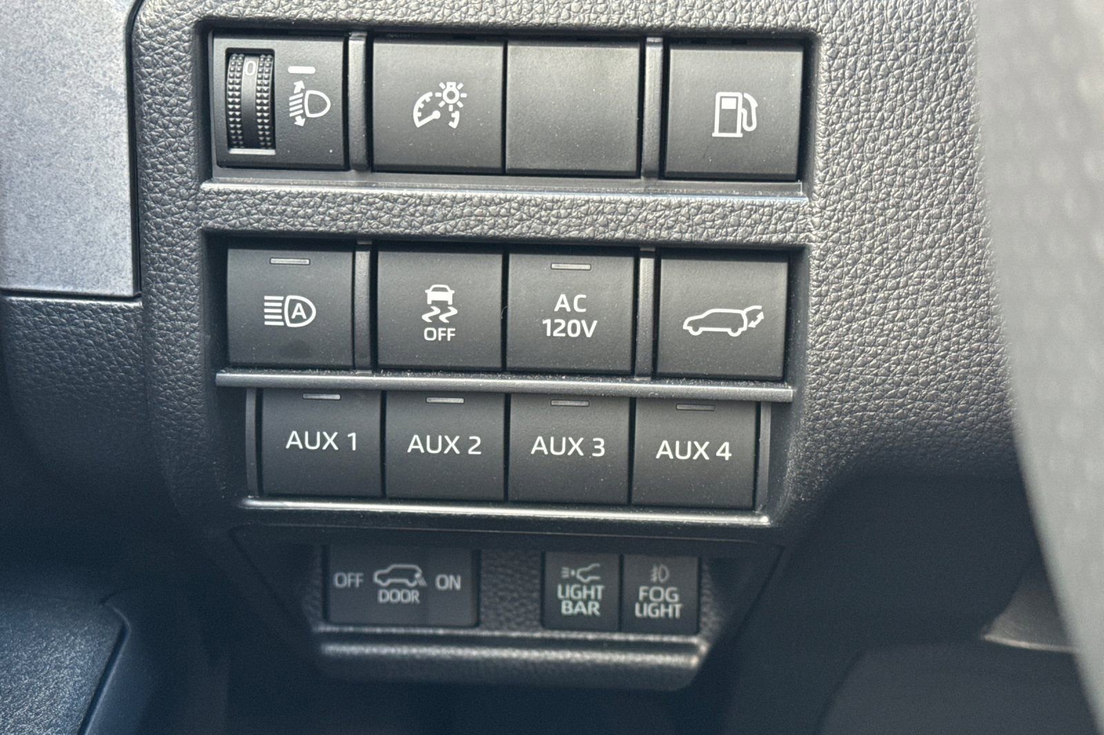 Certified 2025 Toyota 4Runner Trailhunter image 35