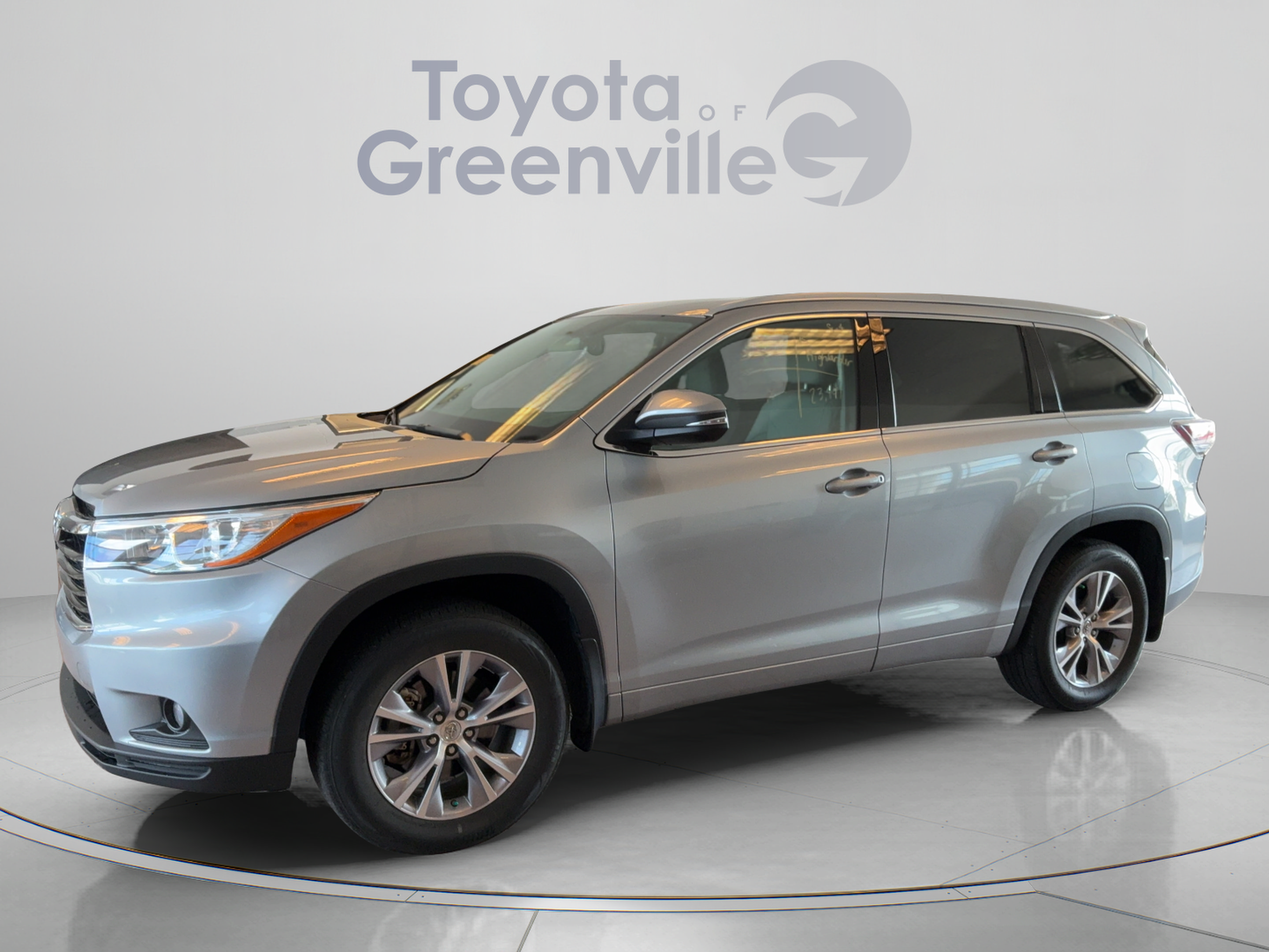 Used 2015 Toyota Highlander XLE AWD/4WD image 2