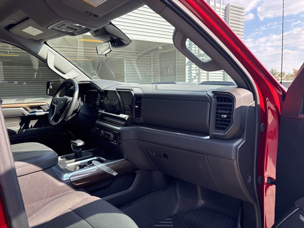 Used 2025 Chevrolet Silverado 1500 LT Trail Boss w/ Convenience Package II image 15