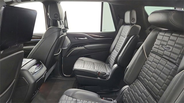 Used 2021 Cadillac Escalade Premium Luxury Platinum w/ Heavy-Duty Trailer Package image 18