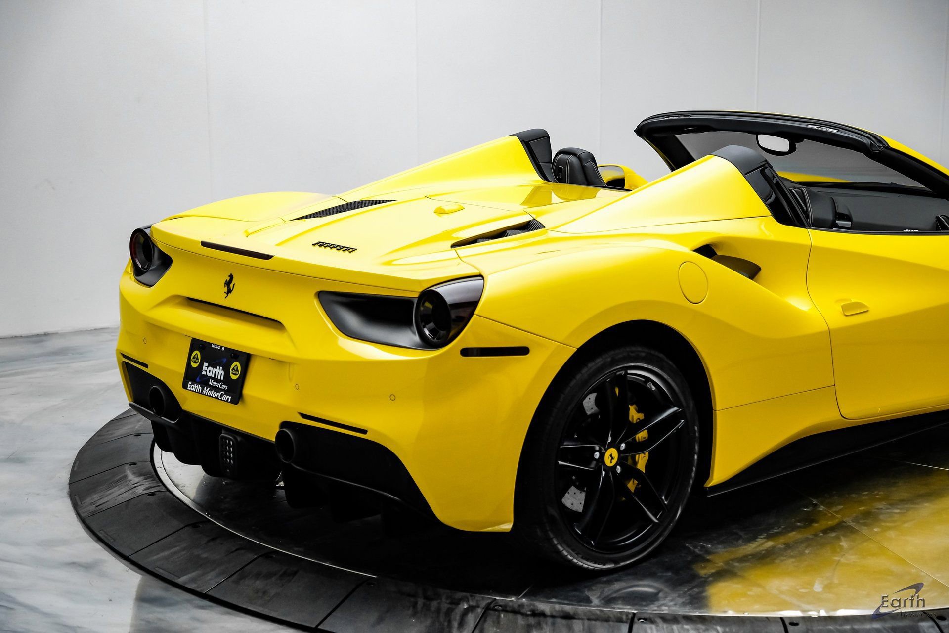 Used 2017 Ferrari 488 Spider image 25