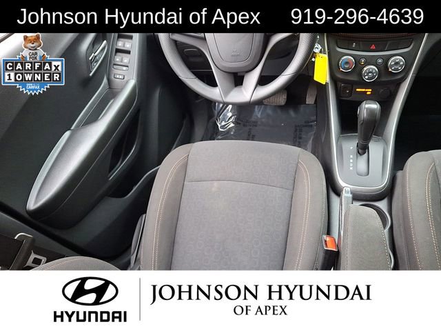 Used 2022 Chevrolet Trax LS w/ Tint and Cruise Package AWD/4WD image 17