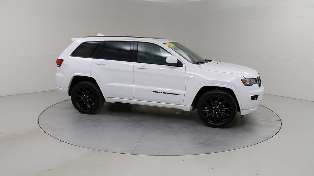 Used 2019 Jeep Grand Cherokee Altitude AWD/4WD image 12