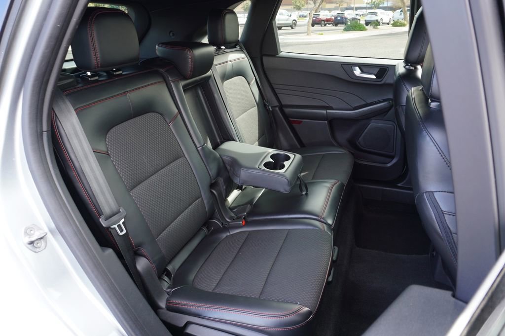 Used 2024 Ford Escape ST-Line image 9