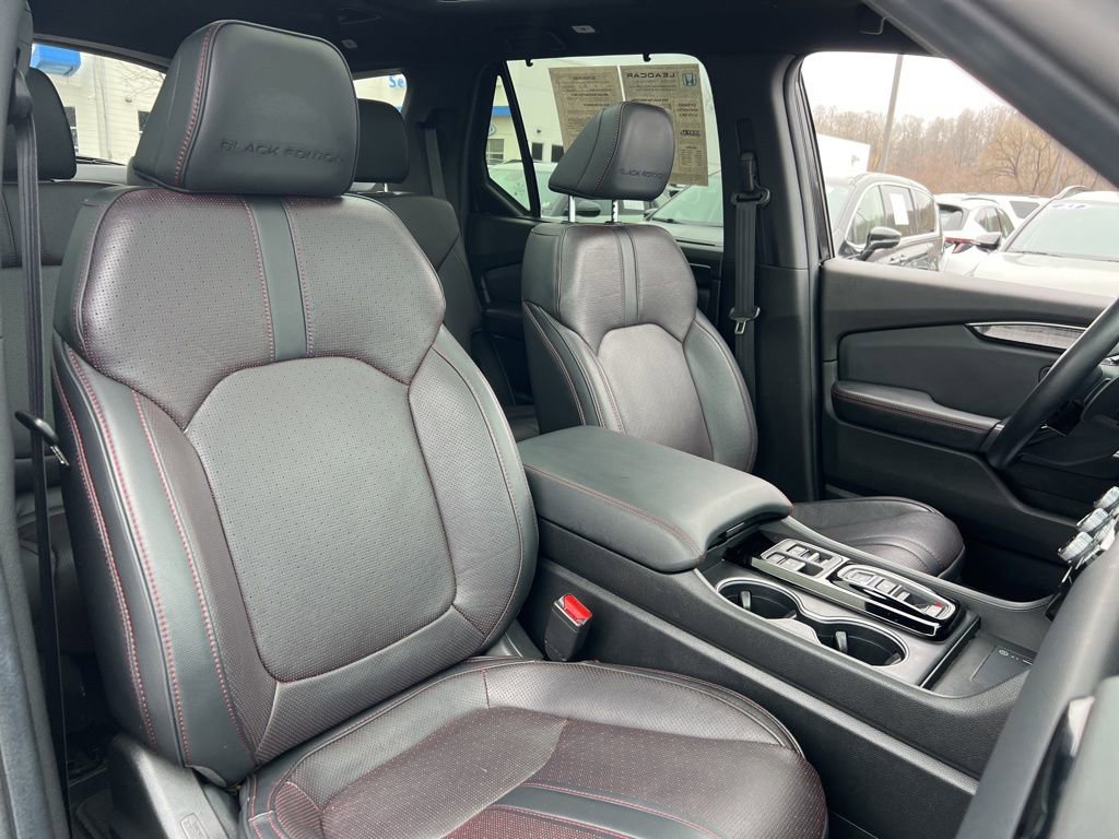 Certified 2025 Honda Pilot Black Edition image 28