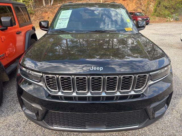 Used 2023 Jeep Grand Cherokee Laredo w/ Luxury Tech Group I AWD/4WD image 7