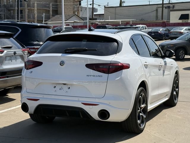 Used 2022 Alfa Romeo Stelvio Veloce AWD/4WD image 4