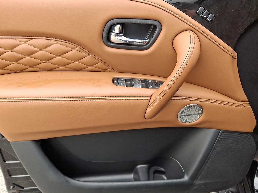 Used 2024 INFINITI QX80 Sensory image 14