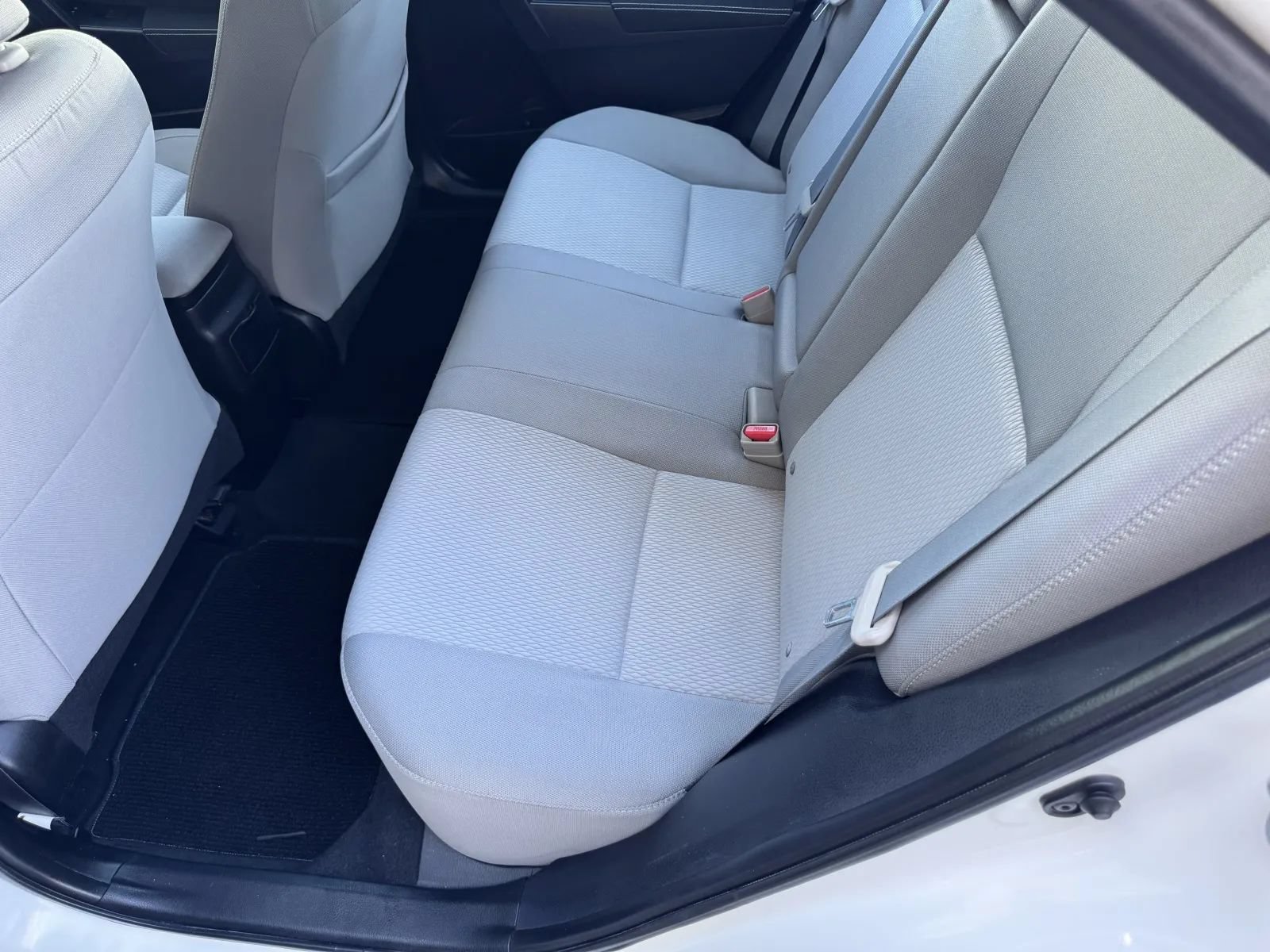 Used 2016 Toyota Corolla LE FWD image 32