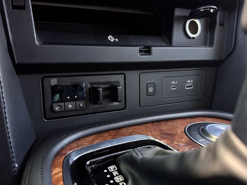 Used 2023 Nissan Armada SL w/ Captain's Chairs Package image 12