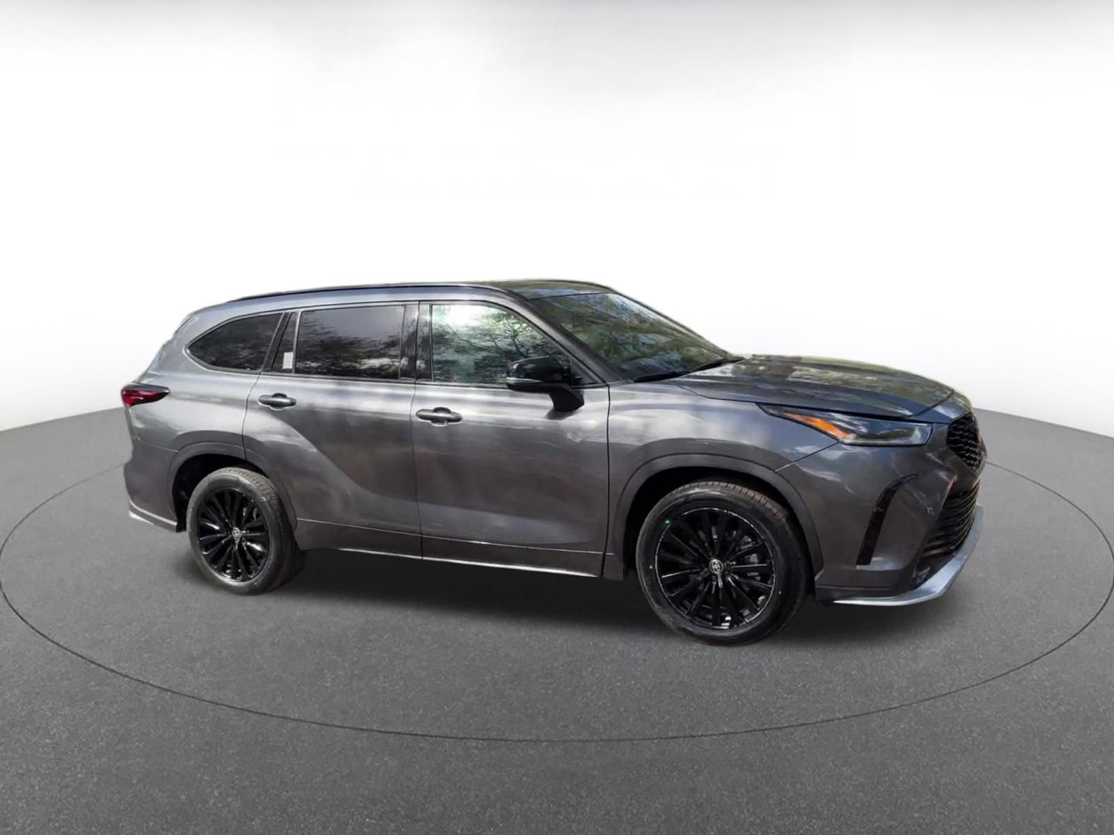 Used 2024 Toyota Highlander XSE image 2