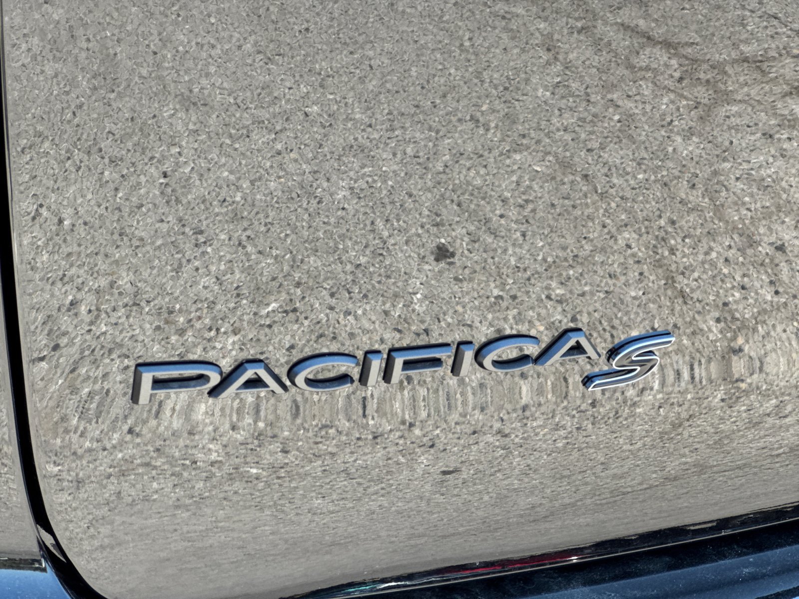 New 2027 Chrysler Pacifica Limited w/ Family Tech Group AWD/4WD image 28