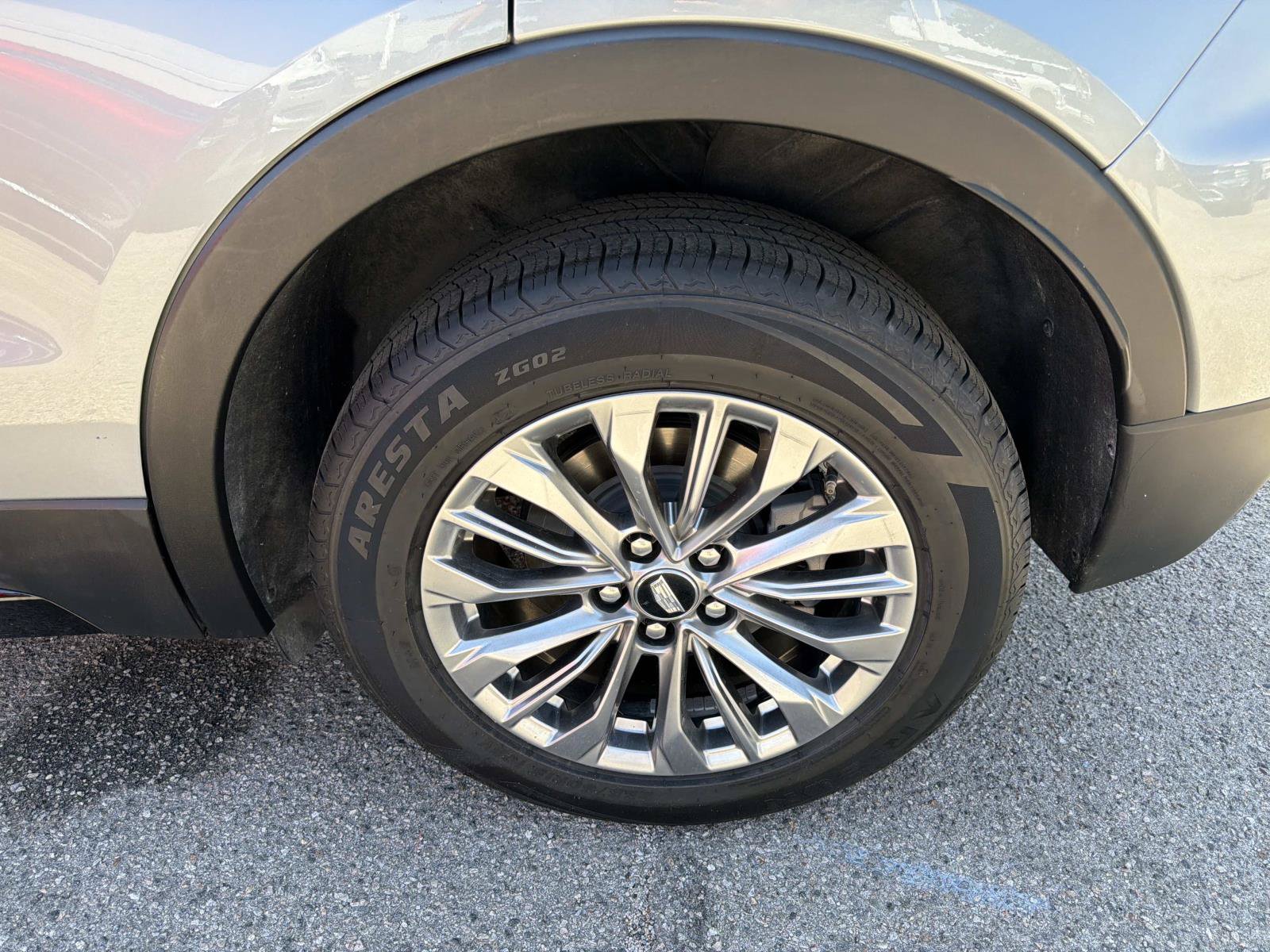 Used 2024 Cadillac XT4 Premium Luxury FWD image 6