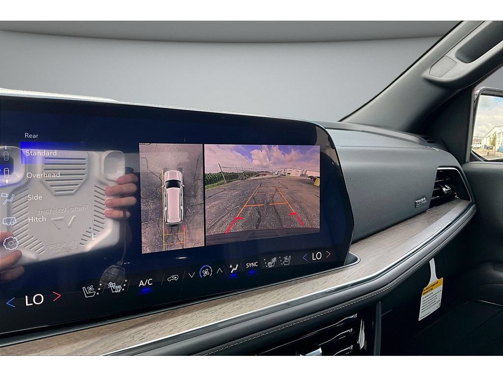 New 2026 Chevrolet Suburban High Country AWD/4WD image 32