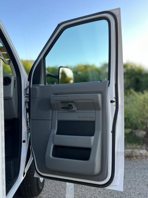 Used 2023 Ford E-350 and Econoline 350 Super Duty w/ Power Windows & Locks Group image 28