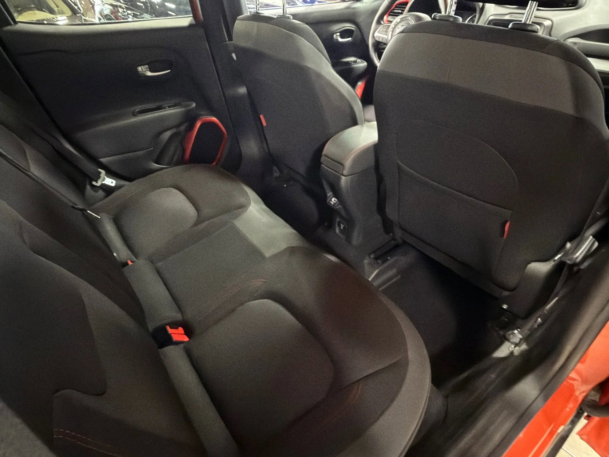 Used 2019 Jeep Renegade Trailhawk AWD/4WD image 26