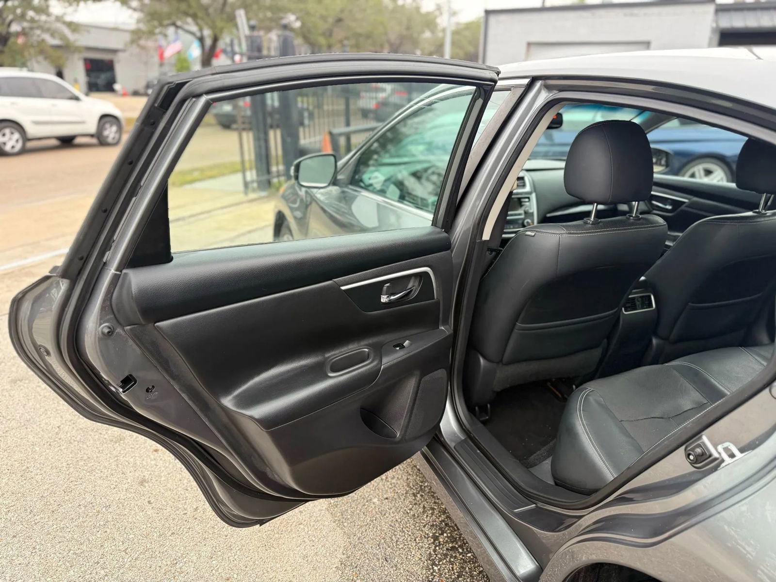 Used 2017 Nissan Altima 2.5 SL w/ Moonroof Package image 23