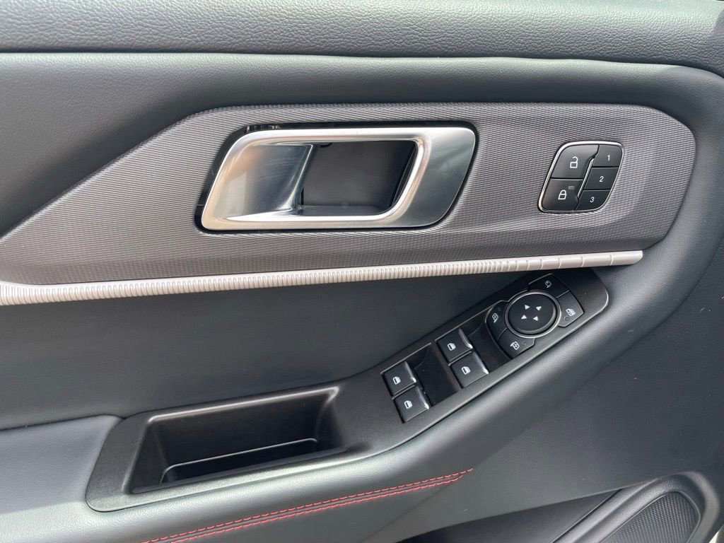 Used 2025 Ford Explorer ST-Line w/ Premium Package image 11