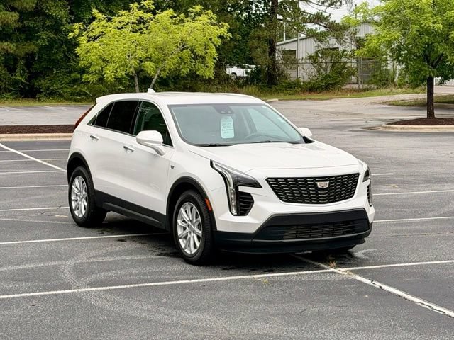 Certified 2022 Cadillac XT4 Luxury w/ Cold Weather Package FWD image 11