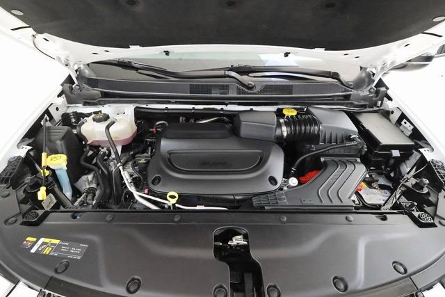 Used 2025 Chrysler Pacifica Limited image 6